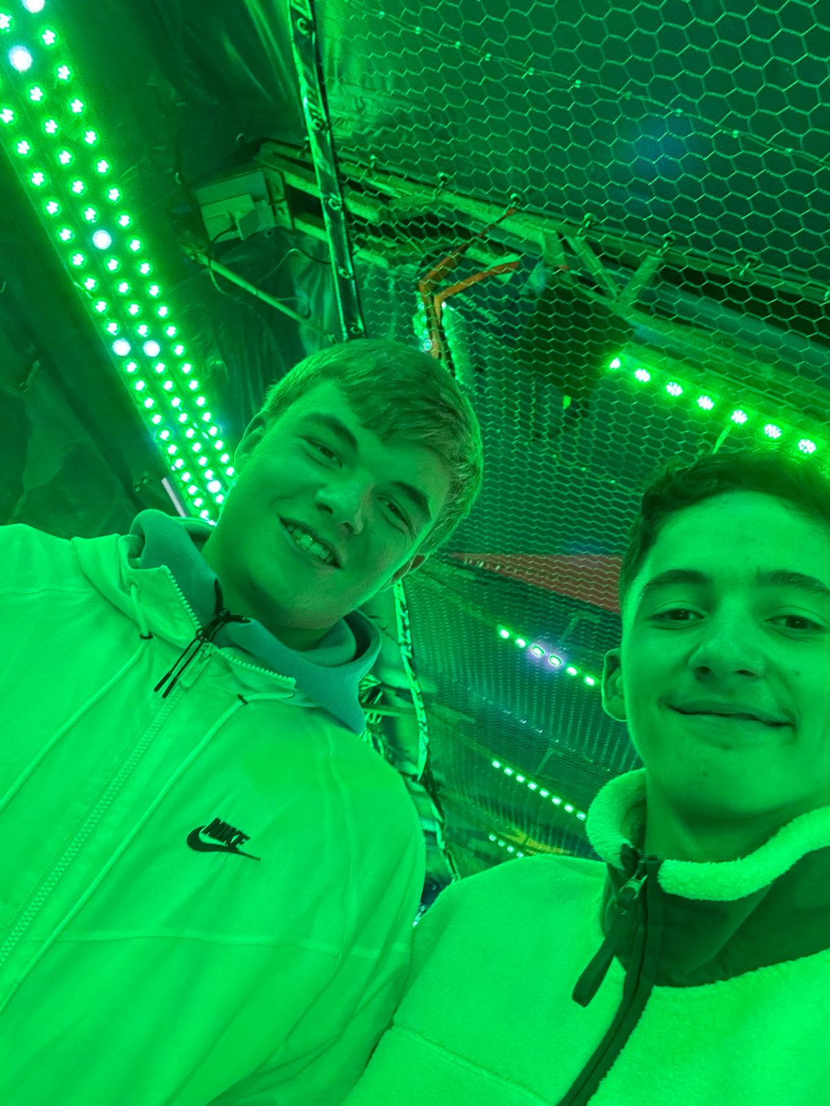 Xeno samen met de broer van Zeno Debast